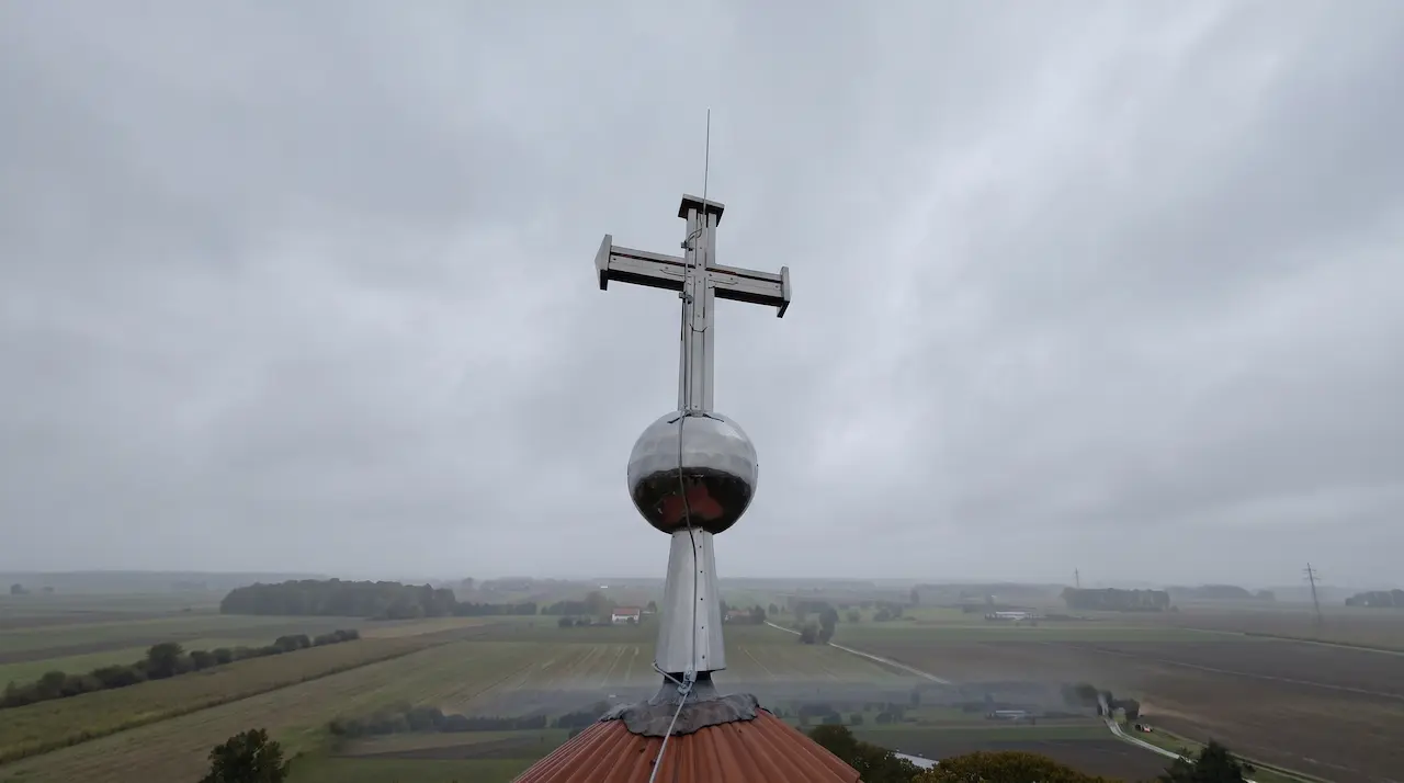 Instalacja odgromowa na kościele